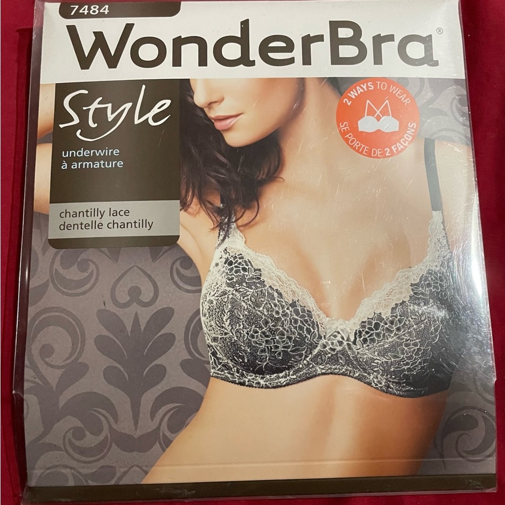Wonderbra Chantilly Lace Underwire Bra - Black and White